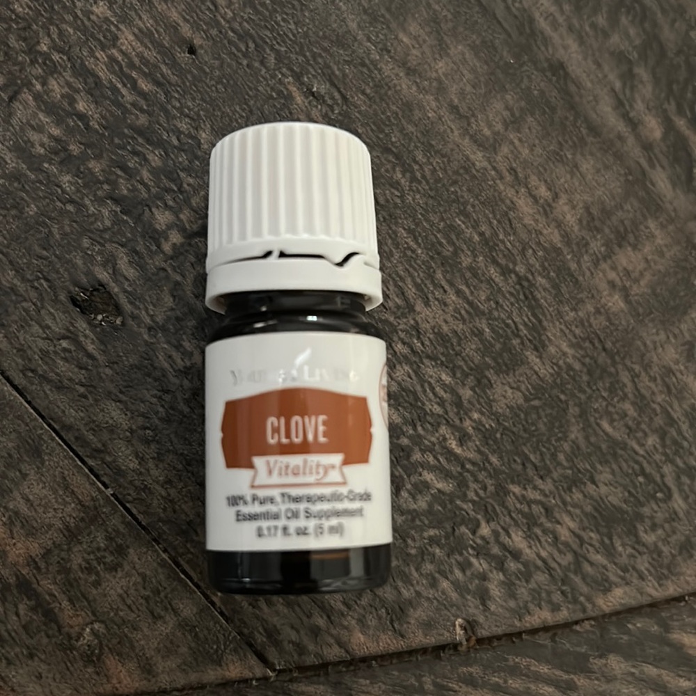 YOUNG LIVING CLOVE VITALITY ESSENTIAL OIL NWT-5 ml Bundle2Save